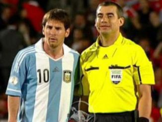 Photo arbitre avec Lionel Messi