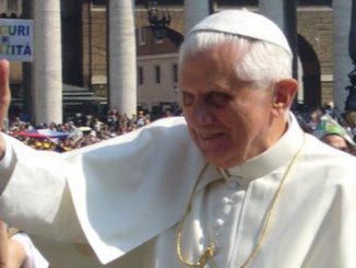 Le pape Benoît XVI démissionne