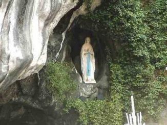 Grotte de Lourdes de la Vierge Marie