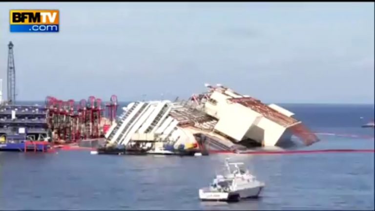 Costa Concordia : vidéo du redressement en vitesse accélérée