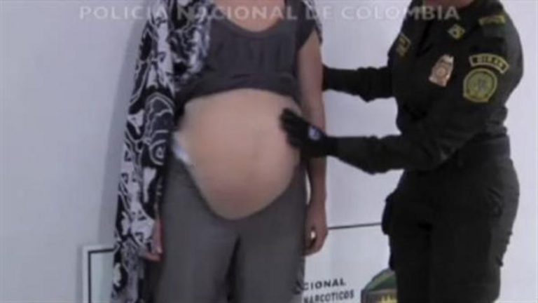 Insolite : une fausse femme enceinte cachait 2 kg de cocaïne !