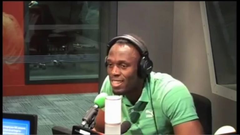 Usain Bolt chante très mal du Bob Marley