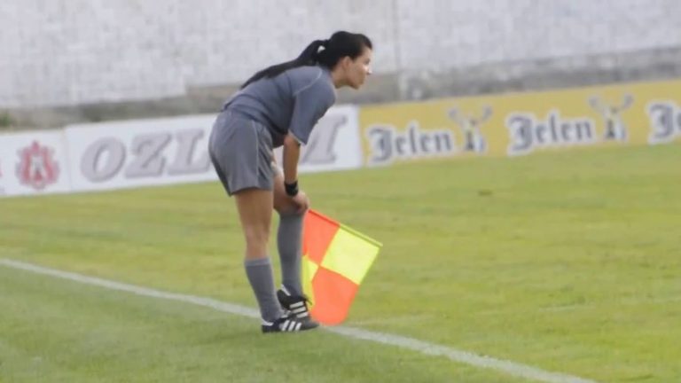 Une arbitre sexy fait le buzz sur la toile