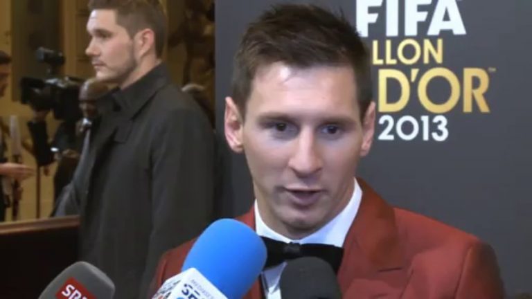 Lionel Messi aurait touché un million d’euros pour son costume rouge