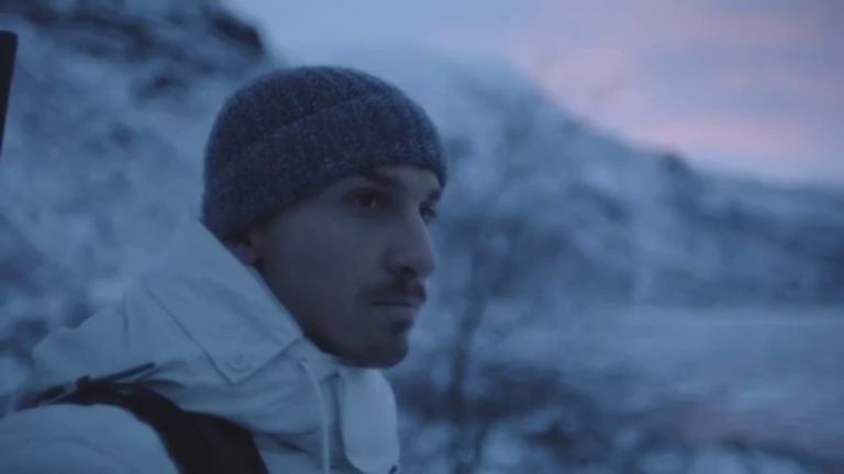 Zlatan Ibrahimovic joue le chasseur suédois pour la marque Volvo