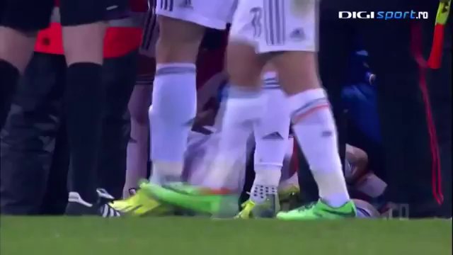 Cristiano Ronaldo reçoit un briquet sur la tête avec le Real Madrid