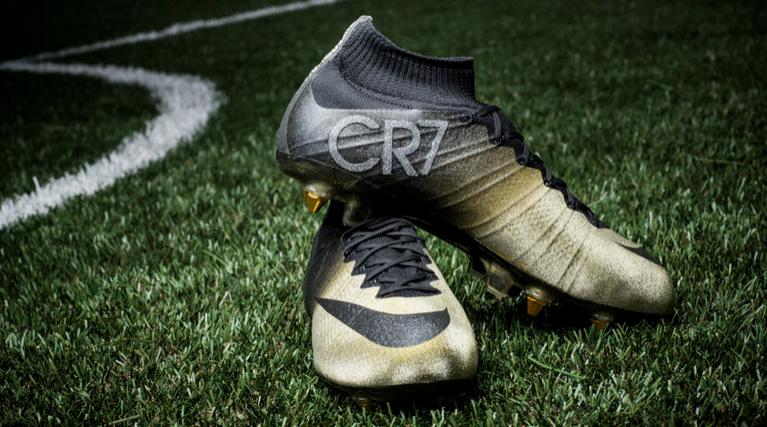 Les chaussures en or et diamants de Cristiano Ronaldo