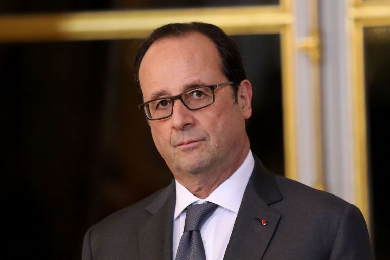 Francois-Hollande-recoit-le-President-Grec-Prokopis-Pavlopoulos-a-l-Elysee.-Paris-France-le-12-Dece_exact1024x768_l