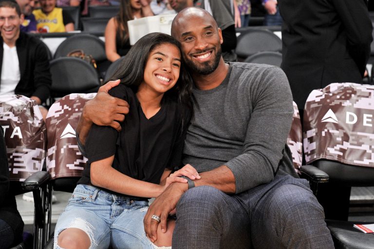 Kobe Bryant est décédé à Los Angeles: tuè avec sa fille dans un accident d'hélicoptère