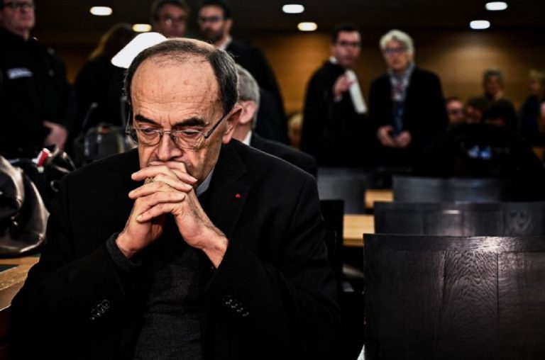 Pédophilie : Bernard Preynat devant le tribunal correctionnel de Lyon