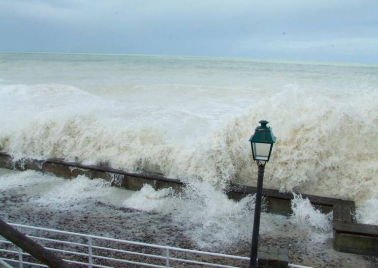 Tempête Ciara: des rafales s'abattent sur la Corse