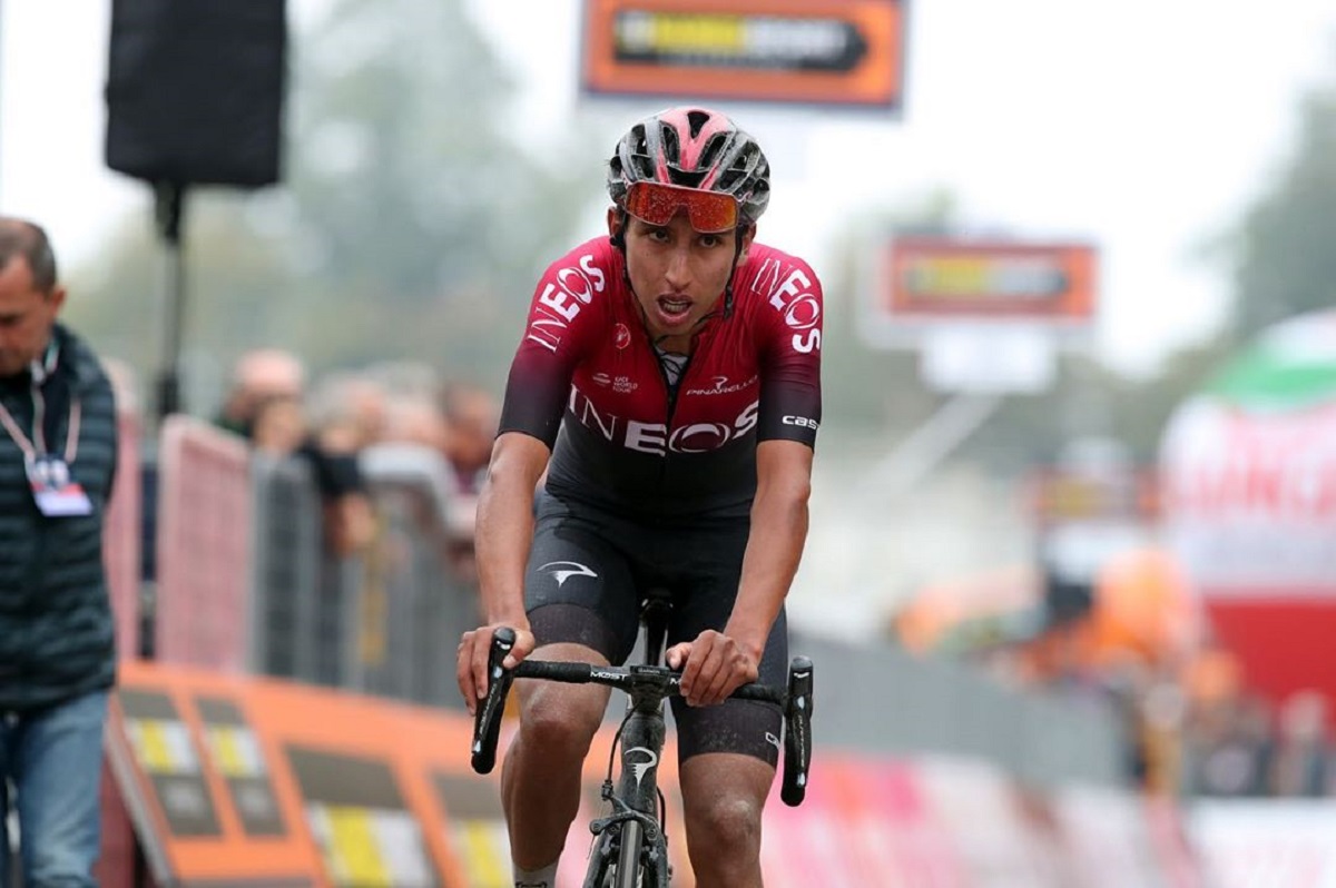 Le vainqueur du Tour de France 2019 Egan Bernal abandonne