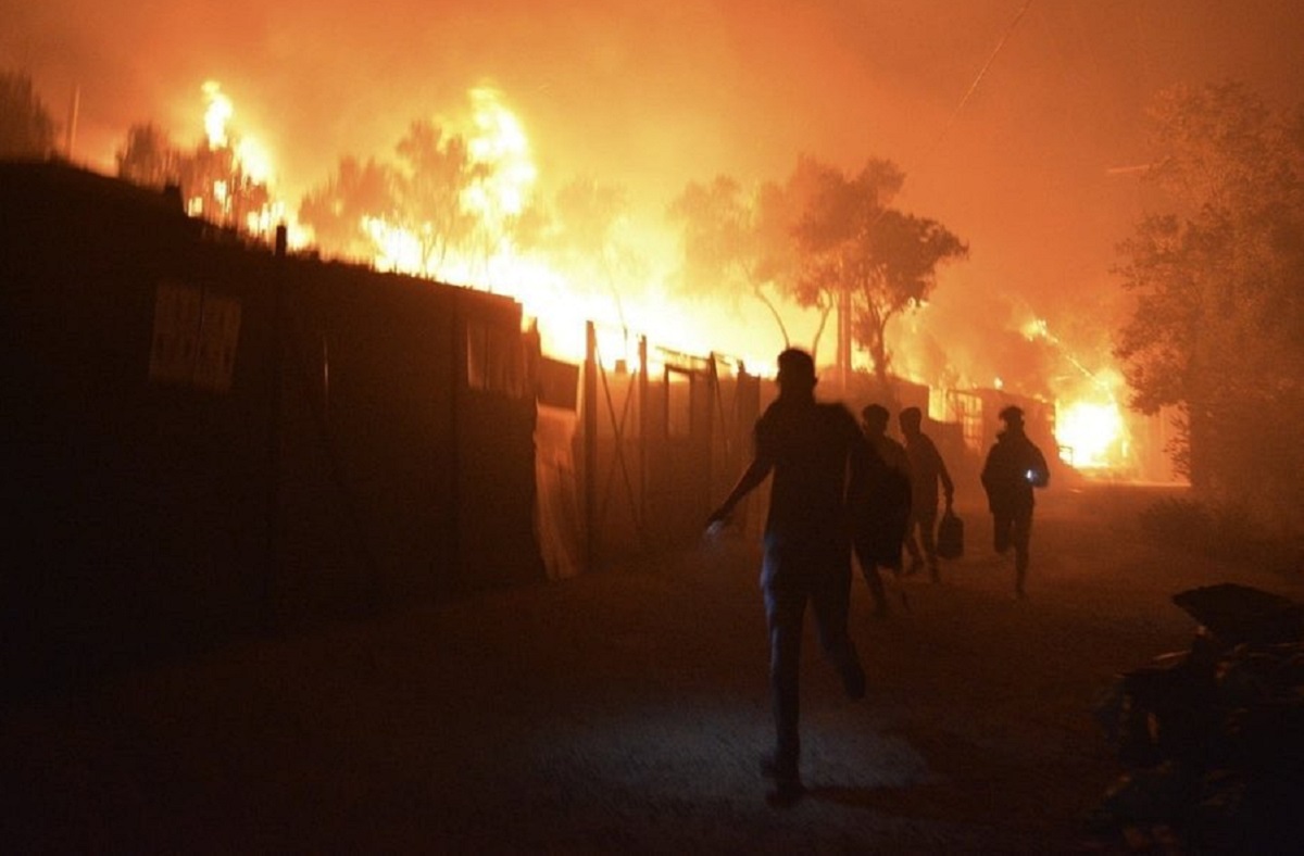 Grèce: un incendie ravage le camp de migrants à Lesbos