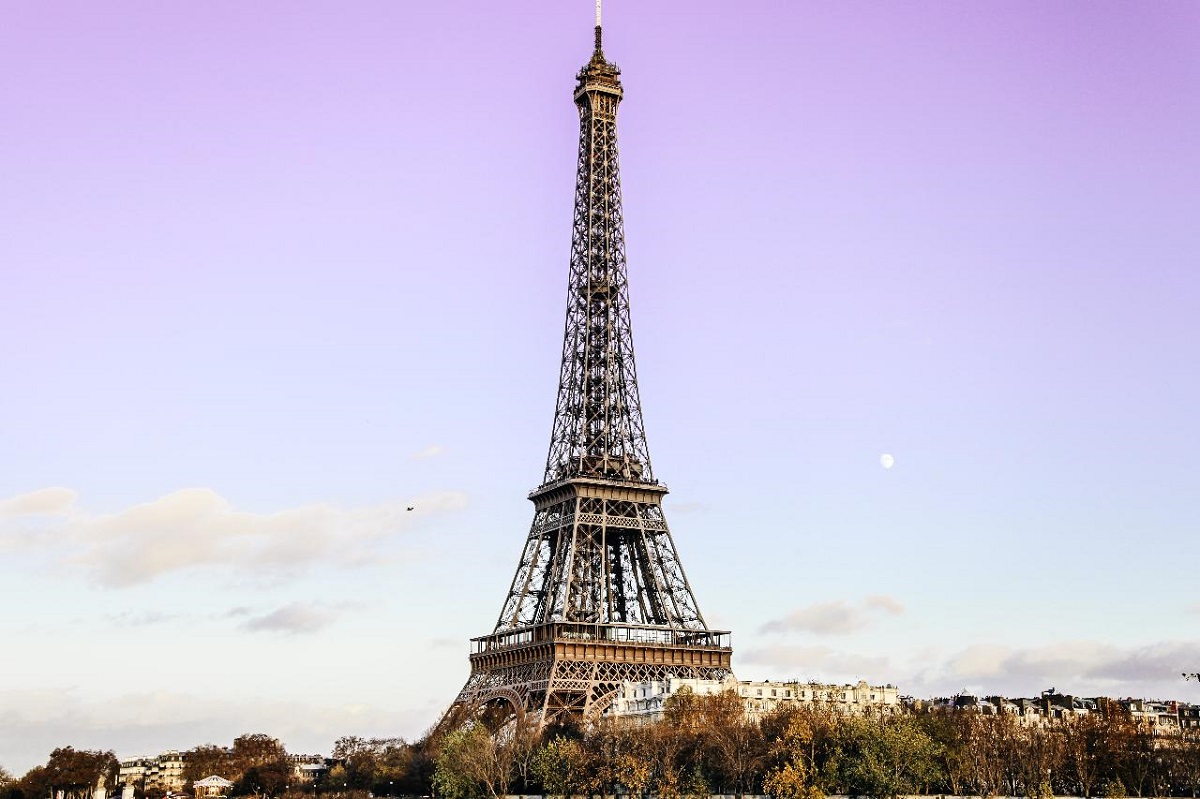 Alerte à la bombe à Paris: Tour Eiffel évacuée