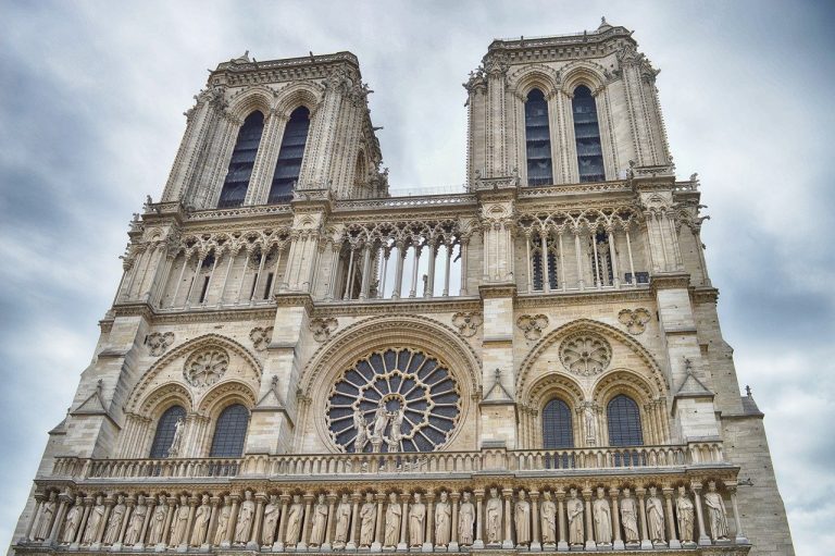 condamne assailant Notre Dame