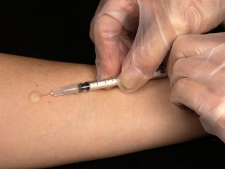 Covid-19 tests vaccins volontaires français.