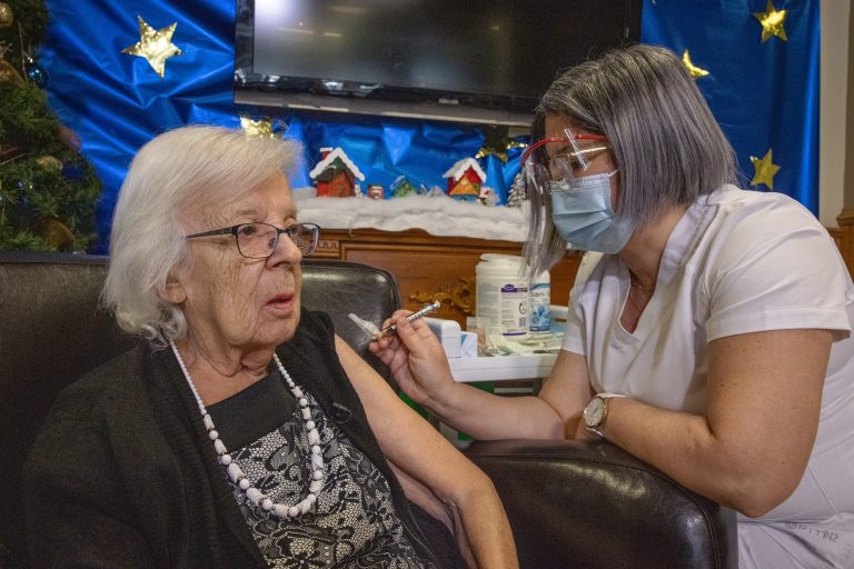 Début vaccination en France possible 3e confinement Oliver Veran