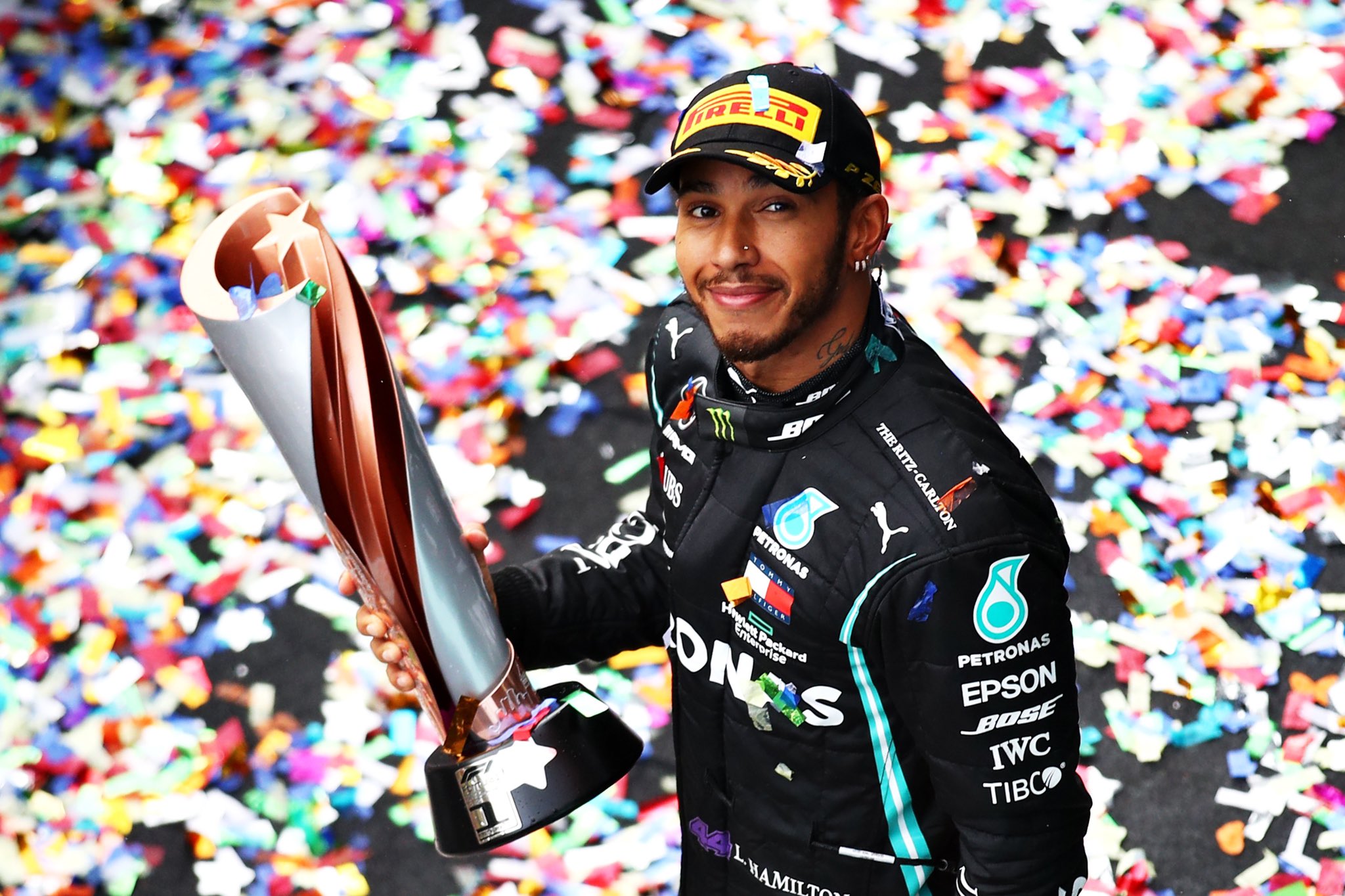 Lewis Hamilton positif au Covid-19, forfait pour le GP de Sakhir