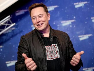 Elon Musk, le patron de Tesla, devient officiellement l’homme le plus riche du monde.