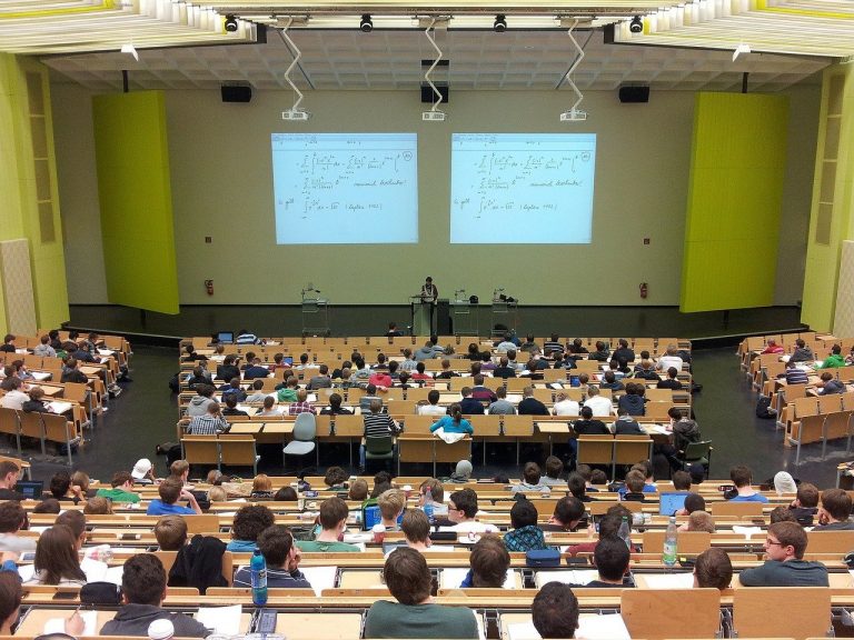 Universités retour étudiants