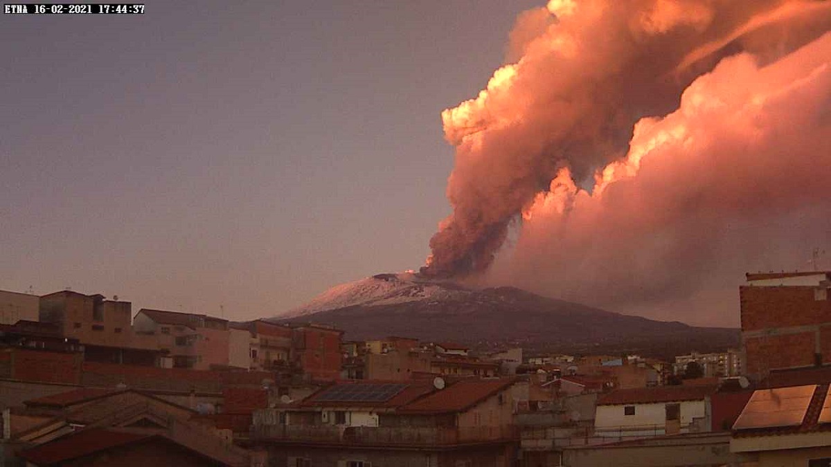 Le mont Etna en Italie a fait éruption