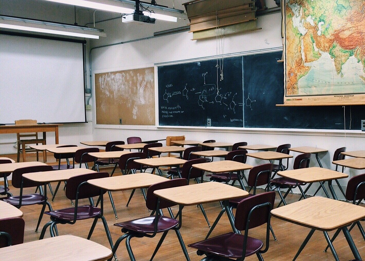 Covid-19: « protocole renforcé » dans les écoles de 19 départements