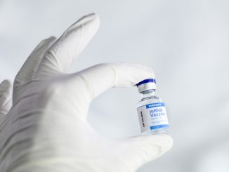 Vaccins efficaces à 90% contre le Covid selon une étude française