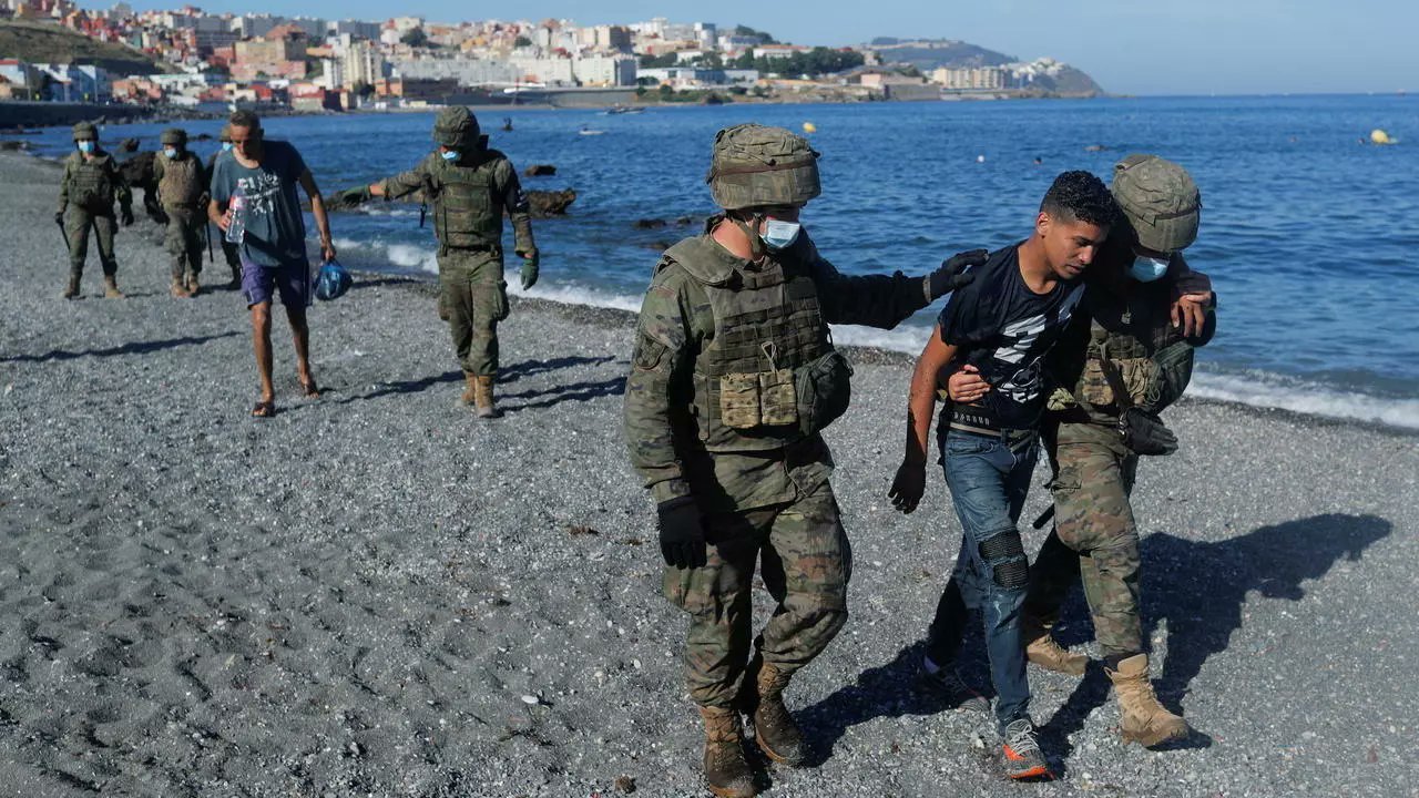 Ceuta, 8 000 migrants arrivent en Espagne en provenance du Maroc : Sanchez déploie l'armée