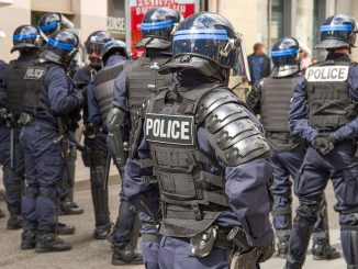 Policiers agressés à Cannes : 3 proches de l'agresseur en taule