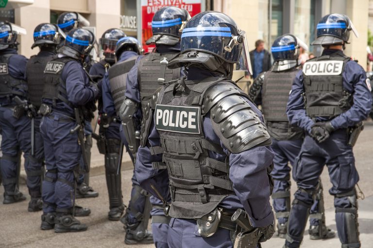 Policiers agressés à Cannes : 3 proches de l'agresseur en taule