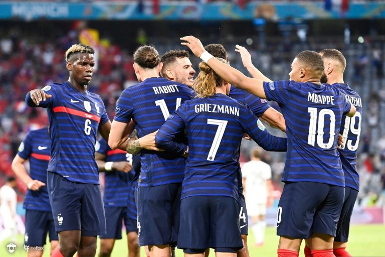 Les Bleus, pas de sexe. Deschamps impose l'abstinence, "et les joueurs n'ont qu'à..."