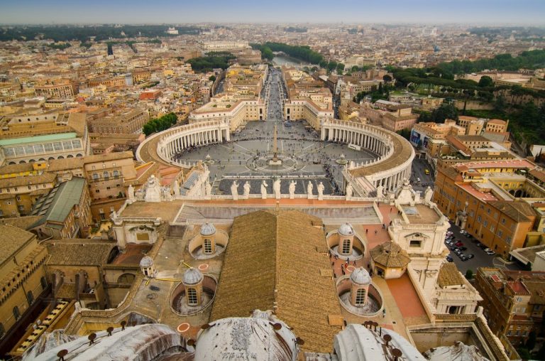 Le Vatican demande à l'Italie de modifier sa loi sur l'homophobie
