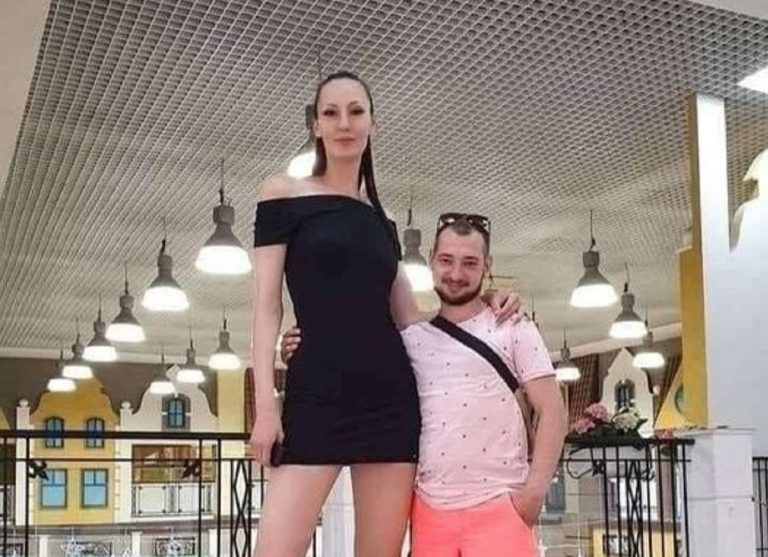 De la joueuse de basket-ball à la femme aux plus longues jambes et au mannequin le plus grand au monde