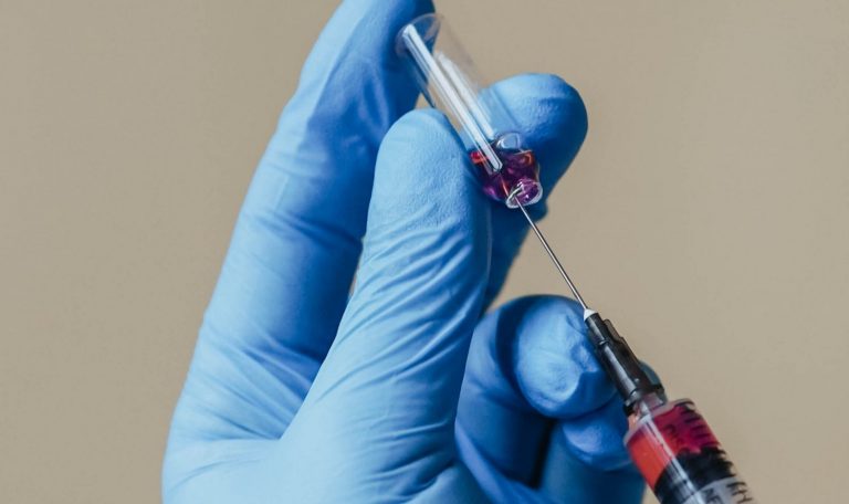 Covid-19 : Sanofi ne développera plus de vaccin à ARNm