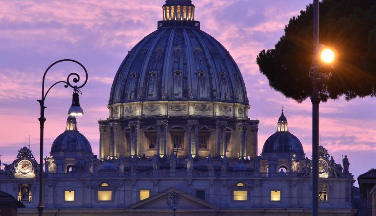 Scandale financier au Vatican : début du procès