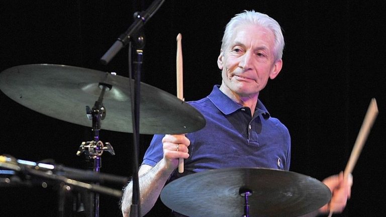 Charlie Watts, batteur des Rolling Stones, meurt à 80 ans