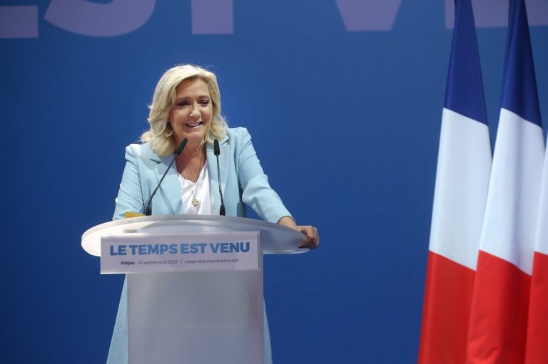 Marine Le Pen veut que le harcèlement de rue soit passible de prison