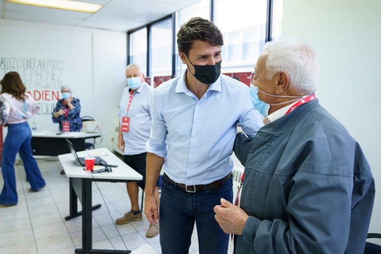 Trudeau remporte à nouveau les élections au Canada