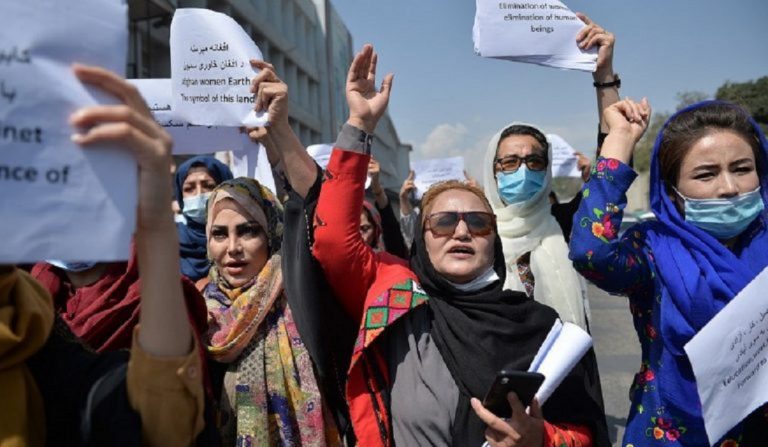 Des femmes manifestent à Kaboul