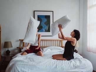 Le travail le plus confortable du monde : tester les lits des hôtels