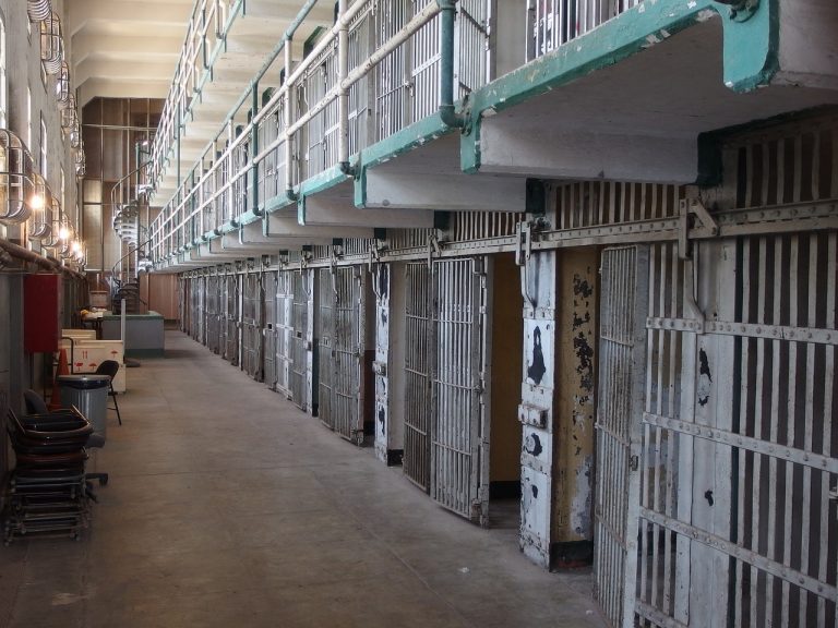 La prison et la pauvreté sont étroitement liées