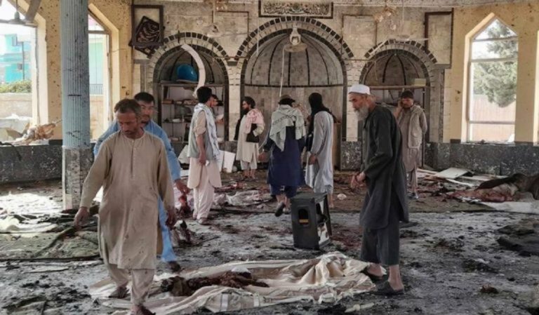 Attaque contre une mosquée dans la province de Kunduz, un kamikaze tue 100 personnes