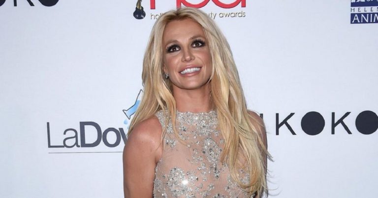 Britney Spears publie des photos entièrement nues sur Instagram après avoir obtenu la tutelle