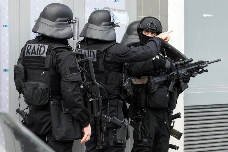 Tirs sur trois policiers de la BAC à Lyon. Le sniper en fuite
