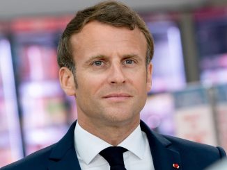 Présidentielle: Macron défend son bilan sur TF1 sans se présenter