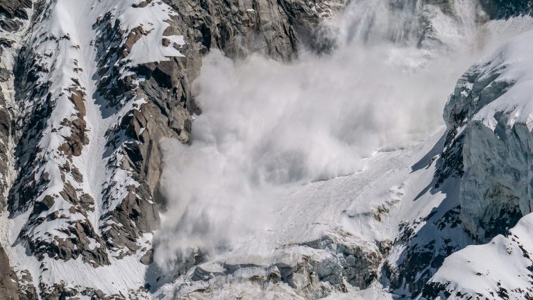 Avalanche au Népal: les corps des Français retrouvés