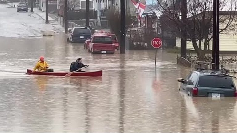 Tempête à Vancouver : un mort, deux disparus et des milliers de personnes déplacées