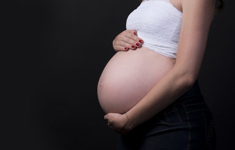 Covid-19: les femmes enceintes doivent prendre une 3e dose de vaccin