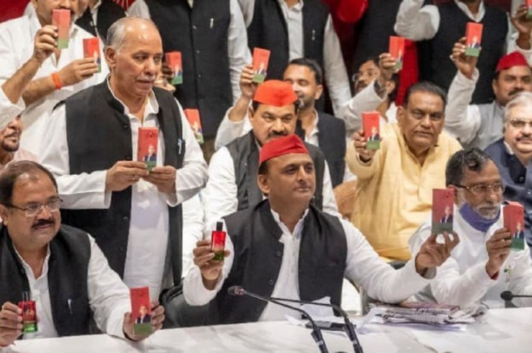 Inde, un parti lance son parfum électoral : "Parfum de maternité, d'amour et de socialisme"