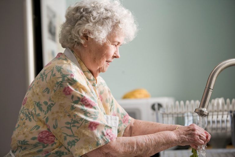 Une amende de 100 € à chaque personne âgée de plus de 60 ans qui n’a pas été vacciné en Grèce